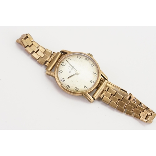 220 - A Vintage Ladies 9ct Gold 