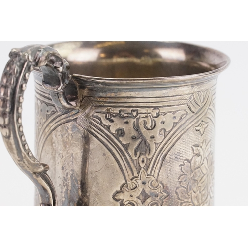 28 - A Victorian 1870 circa Silver Richards & Brown Christening Can with engraved Floral decoration. Weig... 