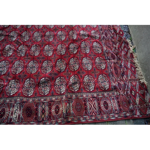 620 - A Persian design all over floral patterned carpet, decorated with flowers. Measures: 270 x 355