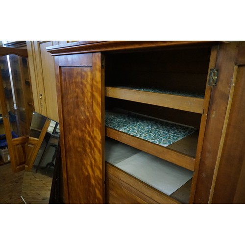 582 - A Late 19th Century Chestnut Linen Press with Sliding Shelves & Drawers Below. Measuring: 114cms acr... 