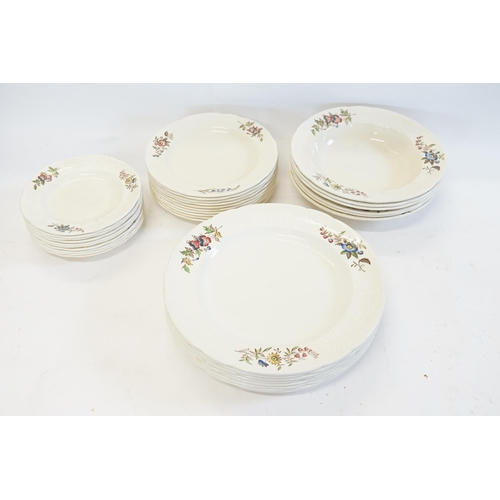 851 - A Collection of Copeland Spode China to include Dinner Plates, Medium Side Plates, Side Plates & Bow... 