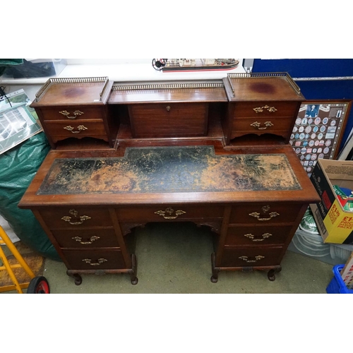 587 - An Edwardian Mahogany Gentleman's Desk fitted with Side Drawers, Drop Down Letter Compendium, Brass ... 