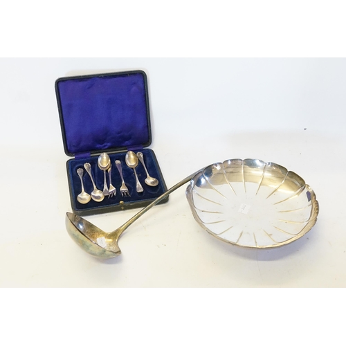 105 - A set of 5 plus 2 others silver spoons and forks in case. A silver plated dish, along with a plated ... 