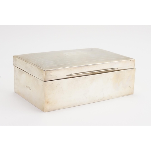 95 - A large silver cigar box, engine turned decoration. Weight gross 1021g. Measures 20cm x 13cm x 8cmH.