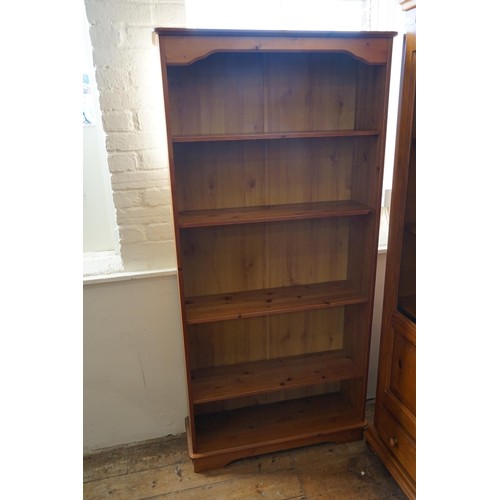 530 - A pine book shelf. Measuring: 84cms across x 26cms deep x 174cms high.