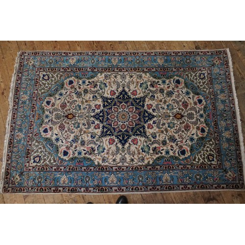 618 - A Blue & Cream Ground Rug with Frill. Measuring: 200cms x 140cms.