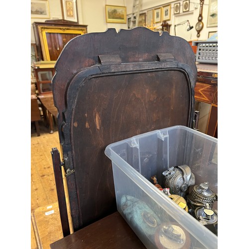 590 - A Queen Anne design Walnut veneered Cross Banded Ladies Dressing Table of Serpentine Fronted Form re... 