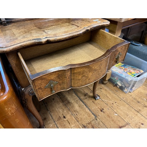 590 - A Queen Anne design Walnut veneered Cross Banded Ladies Dressing Table of Serpentine Fronted Form re... 