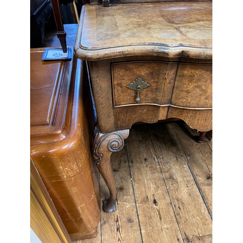 590 - A Queen Anne design Walnut veneered Cross Banded Ladies Dressing Table of Serpentine Fronted Form re... 