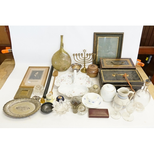 751 - A Box of Collectables to include a Decanter & Stopper, Inkwells, Jugs, PLate, Glass Bottle, etc. Nee... 