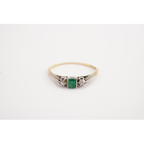 142 - A 18ct gold and platinum topped diamond and emerald set ring, set with two 0.05ct diamonds and a 0.1... 