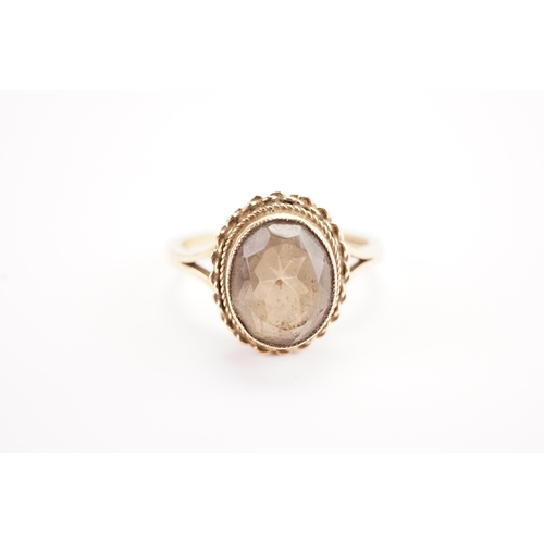 144 - A 9ct gold quartz set ring. Weight 3.2g. Size R.