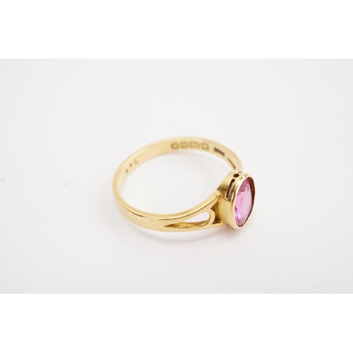 126 - A 18ct gold pink stone set ring. Weight 2.5g. Size N.