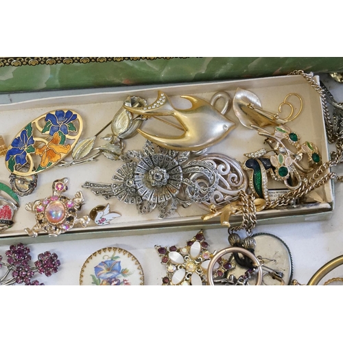 162 - A collection of costume jewellery, to include bangles, beads, watches, earrings etc.