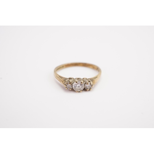 170 - A 9ct gold paste set ring. Weight 1.6g. Size L.