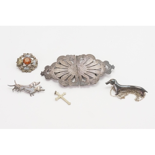 173 - A silver mounted buckle, along with Scottish pebble brooch and other silver items.