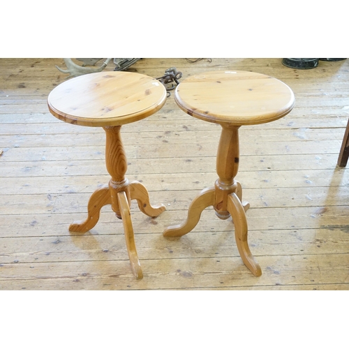 462 - A pair of pine Tripod Wine Table with fluted Column & Shaped Legs. Measuring: Top: 43cms across x 73... 