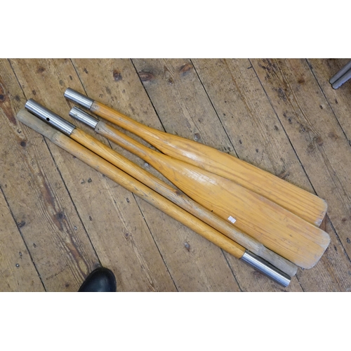 841 - A Pair of Collapsible Oars.