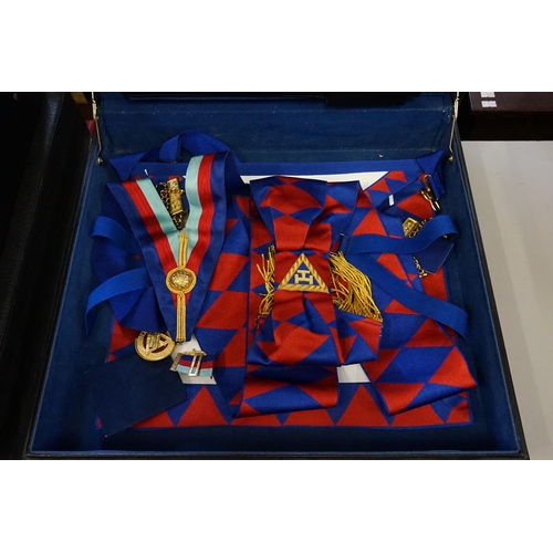 338 - An interesting Collection of Free Masonry Medals insignia, Aprons, Sachs, relating to the Grand Lodg... 