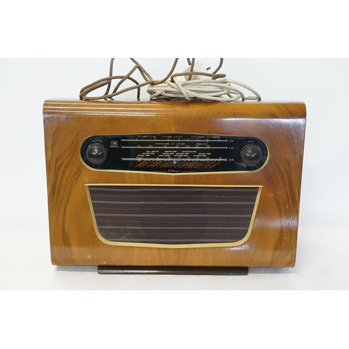 451 - A Large 1950s Walnut Cased Radio.