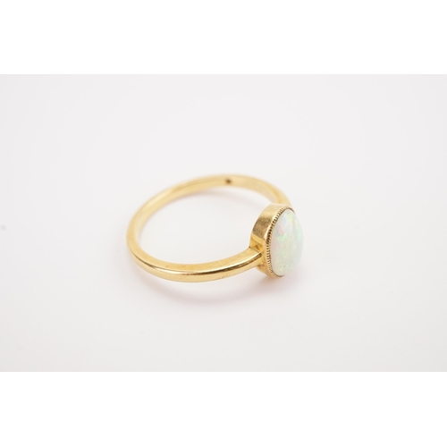 134 - A 18ct gold opal set ring, set with a single opal. Weight 2.4g. Size M.