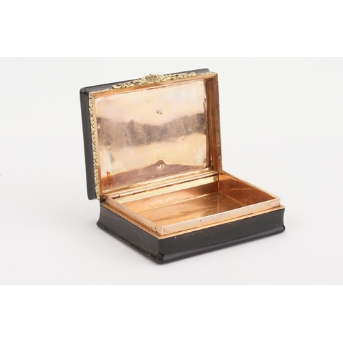 714 - A interesting Georgian gold mounted and gold lined tortoise shell snuff box, decorated with a miniat... 