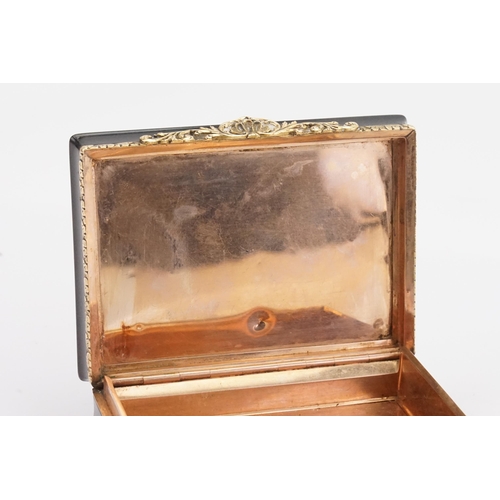 714 - A interesting Georgian gold mounted and gold lined tortoise shell snuff box, decorated with a miniat... 