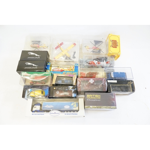 302 - A Collection of 18 x Boxed various Diecast vehicles & Aircraft.