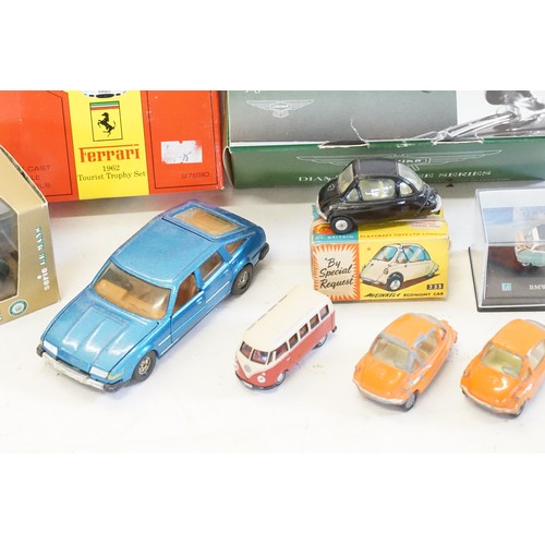 305 - A collection of models to include a Boxed Corgi Classics Gift Set No: 97690 