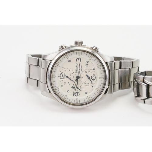 153 - A Collection of Three Vintage Gentleman's Watches to include a Seiko Stainless Steel Chronograph 100... 