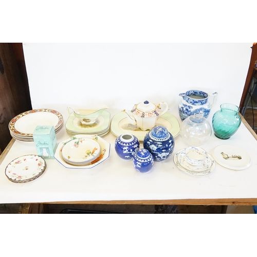 686 - A quantity of China to include Woods Ivory Ware Fish Dinner Plate, Side Plates & Gravy Boat, Blue & ... 