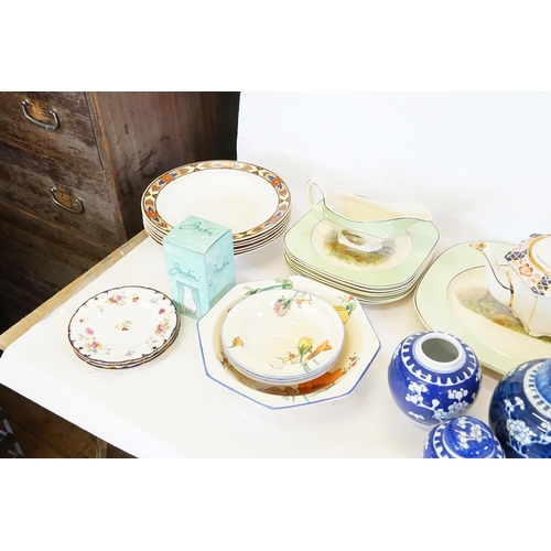 686 - A quantity of China to include Woods Ivory Ware Fish Dinner Plate, Side Plates & Gravy Boat, Blue & ... 