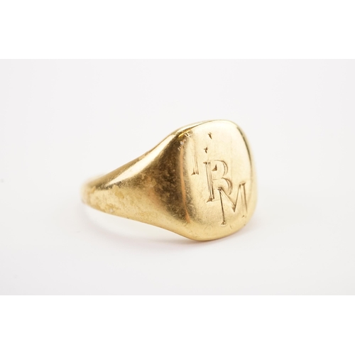 92 - A 18ct gold signet ring. Weight 11.4g. Size T/U.