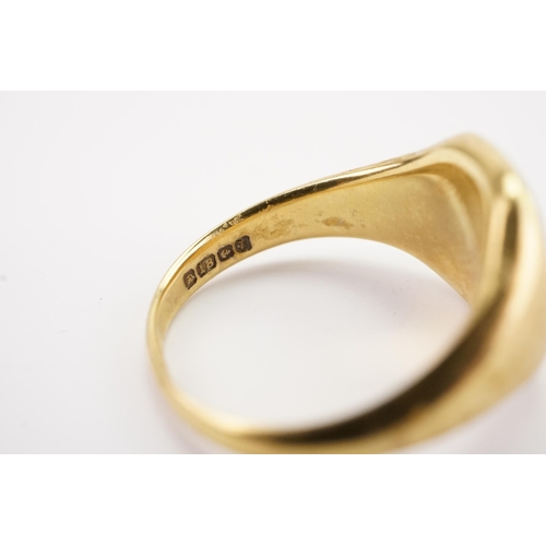 92 - A 18ct gold signet ring. Weight 11.4g. Size T/U.