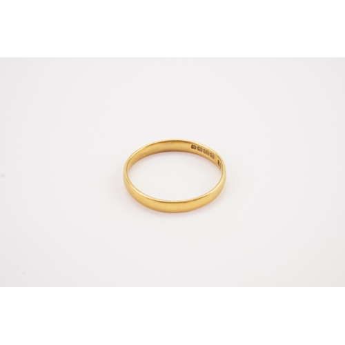 137 - A Yellow 22ct Gold Wedding Band. Weighing: 3.4 grams. Size: T.