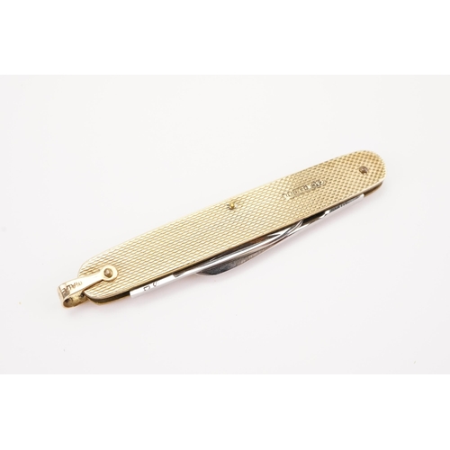 136 - A 9ct Gold English Made & Stainless Steel Bladed Pocket Penknife. Weighing: 18.3 grams. Measuring: 6... 