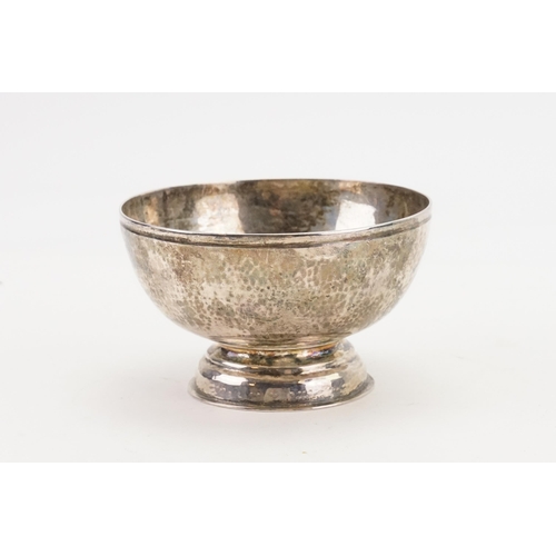 66 - A Victorian George Gilliam silver hammered bowl. Weight 182g.