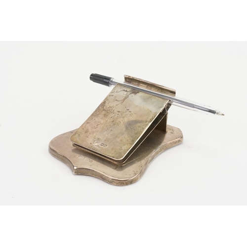 70 - A 1903 Edwardian silver note pad holder with spring top, by W & G Neale. Weighted base 335g.