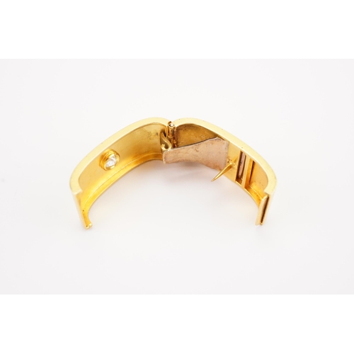 190 - A high carat gold diamond set scarf clip. Set with a single old cut 0.2ct diamond. Weight 9g.