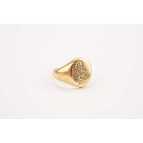 194 - A 9ct gold signet ring.