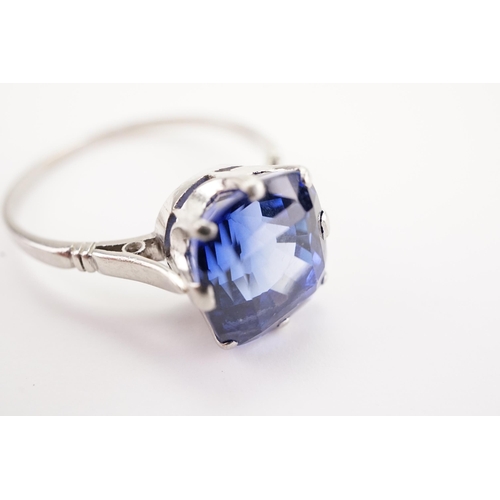 209 - A large synthetic sapphire set ring, in a platinum mount. Sapphire size approx 3ct. 9.3 x 10.2 x 7.5... 