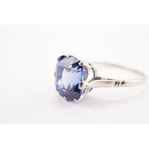 209 - A large synthetic sapphire set ring, in a platinum mount. Sapphire size approx 3ct. 9.3 x 10.2 x 7.5... 