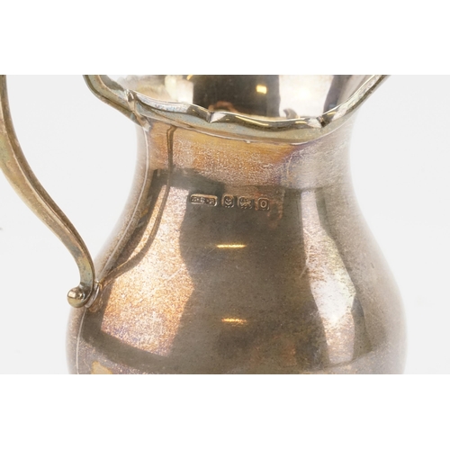 43 - A 1938 silver E S Barnsley & Co cream jug. Weight 160g.