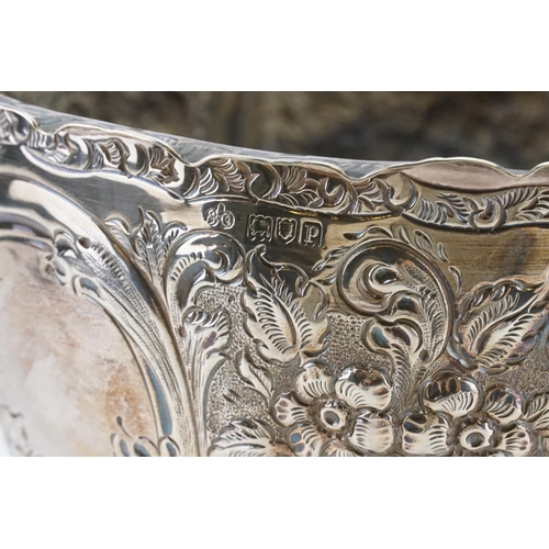 49 - A 1910 Elkington & Co Ltd silver embossed bowl. Stood on wooden Elkington stand. Weight 430g.