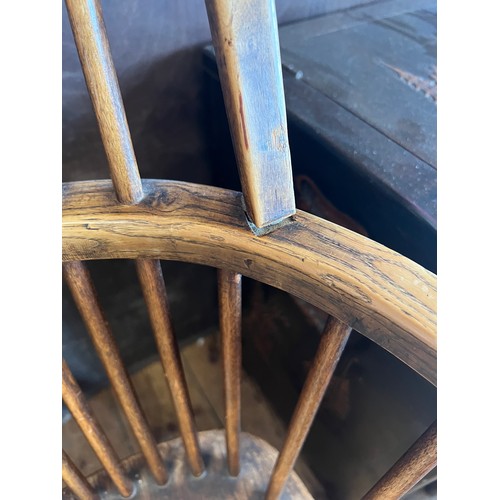 581 - A Victorian Wheel & Splat Back Windsor Chair in Elm & Beech resting on Turned Legs & Cross Stretcher... 