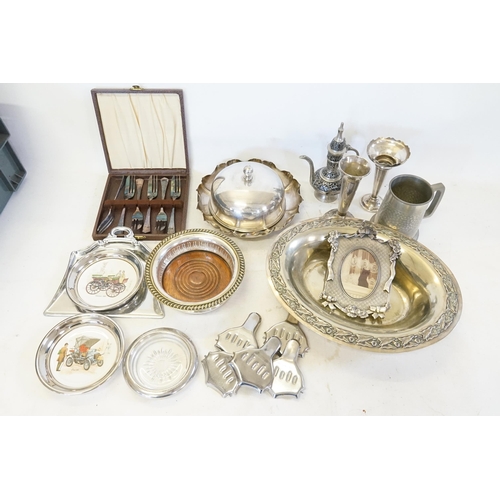 128 - A Silver Plated Muffin Dish, Bread Basket, Lemon Squeezer, Coaster, etc.