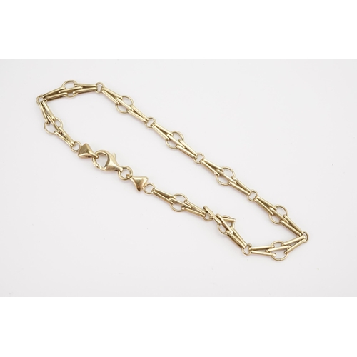 160 - A 9ct Gold Chain Link Bracelet. Weight 5.6g.