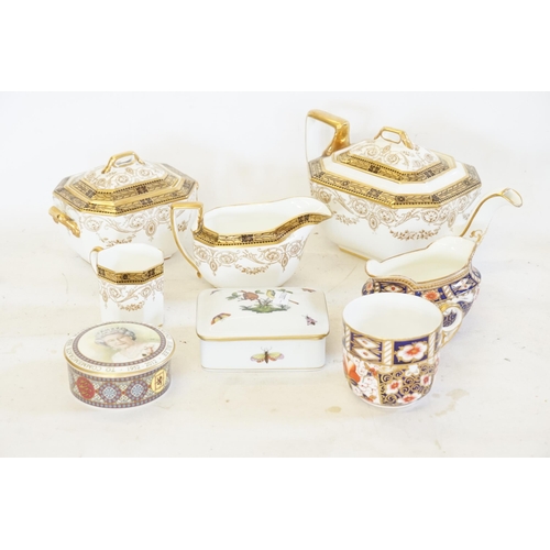 796 - A Wedgwood decorated Tea Pot, Sugar bowl & Cream jug & other decorative china.