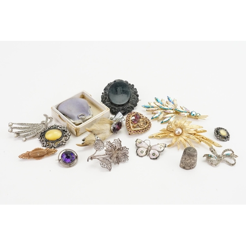 198 - A collection of various brooches to include silver enamelled, 9k marked, etc.