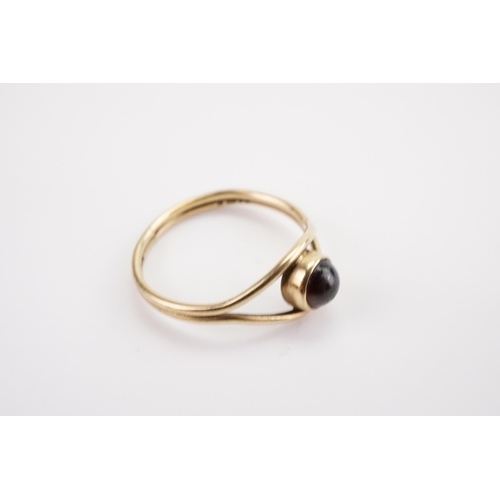 167 - A Garnet set Ring in a 9ct mount. Weight 1.6g. Size L.